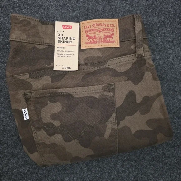NWT Levi's 311 Womens Size 20W Shaping Skinny Jeans Camouflage - Picture 1 of 10